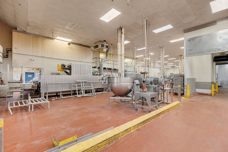 More Photos Of 724 Grand Ave, New Haven Warehouse For Sale