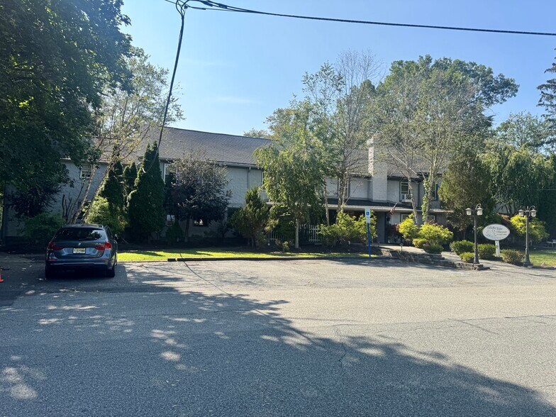 More Photos Of 11 Moquis Trl, Jefferson Multifamily For Sale