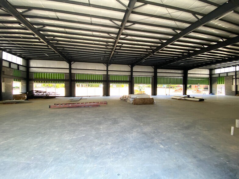 More Photos Of 150 Centrum Dr, Irmo Warehouse For Lease