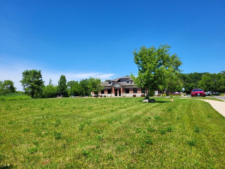 More Photos Of 900 E Algonquin Rd, Algonquin Land For Sale