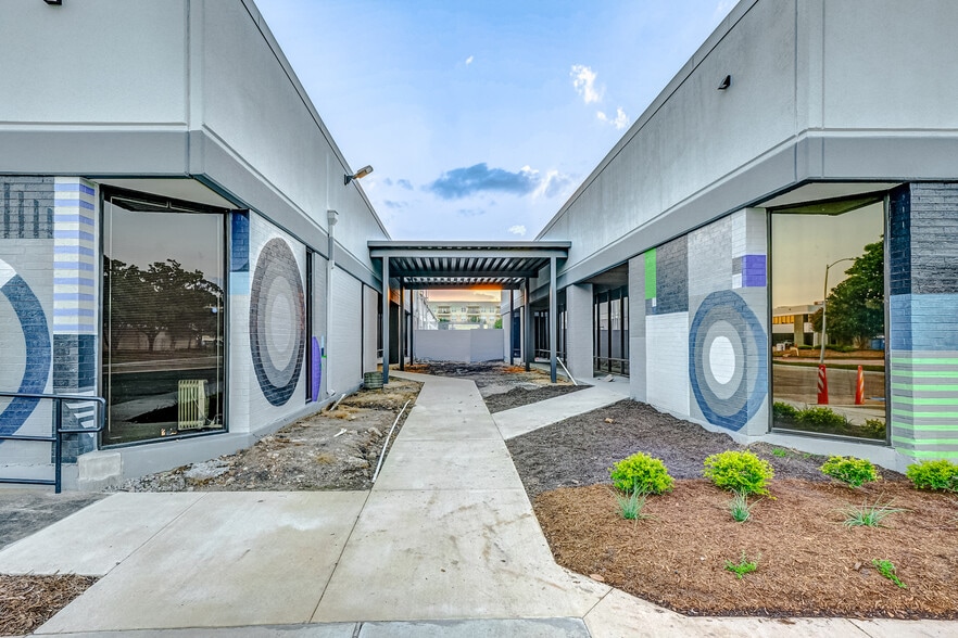 More Photos Of 8901-8933 Interchange Dr, Houston Unknown For Lease