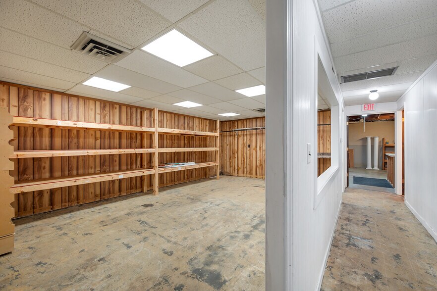 More Photos Of 340-348 N Military Ave, Green Bay Freestanding For Sale