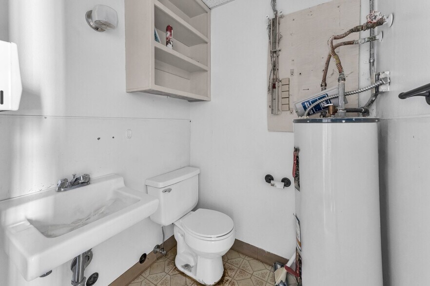 More Photos Of 42725 2nd St E, Lancaster Manufacturing For Sale