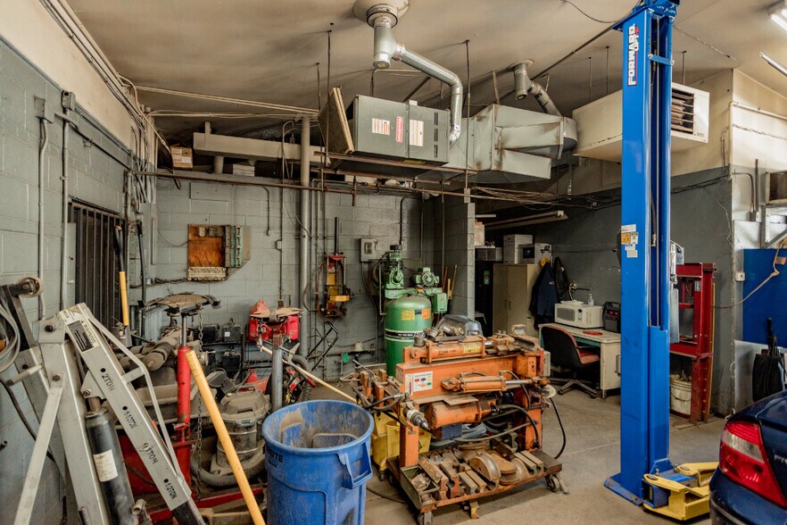 More Photos Of 34655 E Michigan Ave, Wayne Auto Repair For Sale