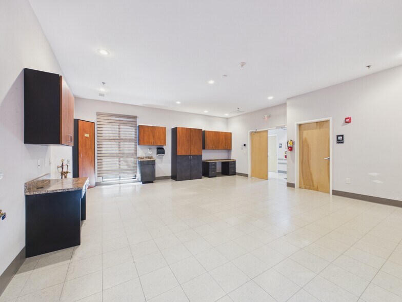 More Photos Of 1000 Centre Brook Ct, Columbus Medical For Lease