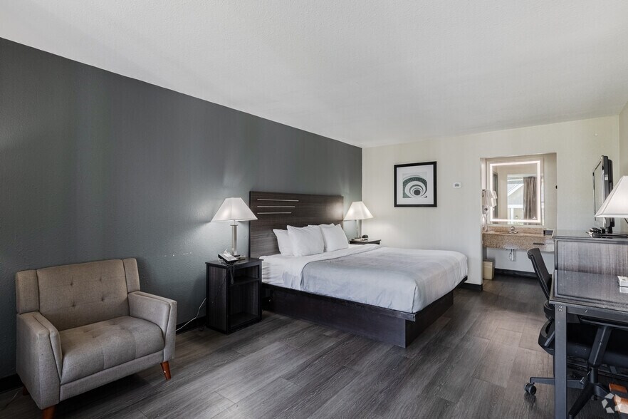 More Photos Of 8929 Old Number Six Hwy, Santee Hospitality For Sale