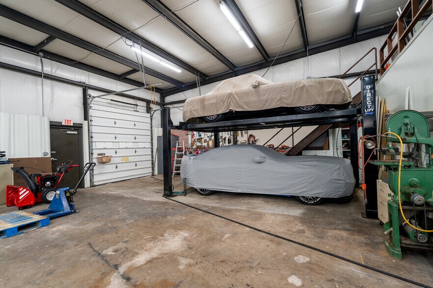More Photos Of 1717 Mackenna Ave, Niagara Falls Warehouse For Sale
