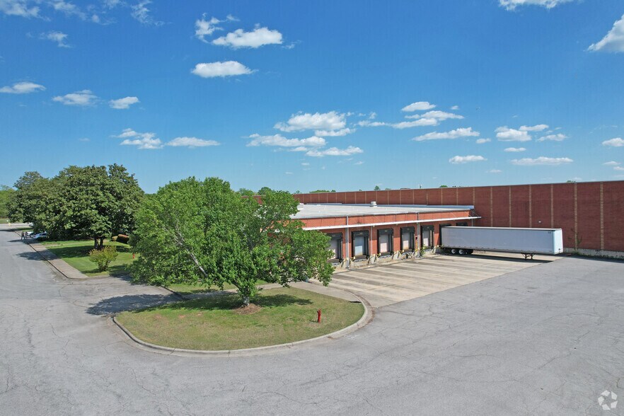 More Photos Of 572 S New St, Eden Distribution For Lease