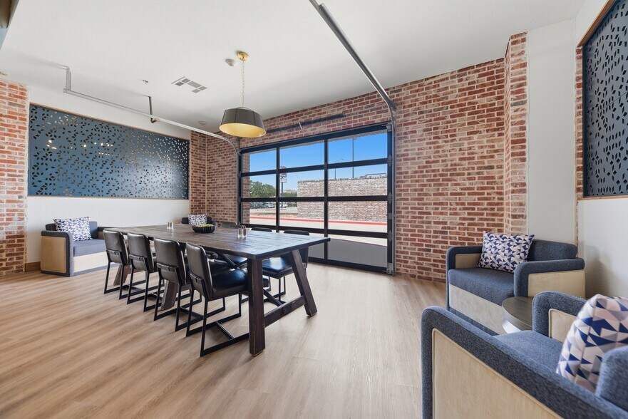 More Photos Of 1508 Texas Ave S, College Station Hotel For Lease