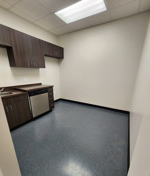 More Photos Of 1261 Butler Rd, League City Warehouse For Lease