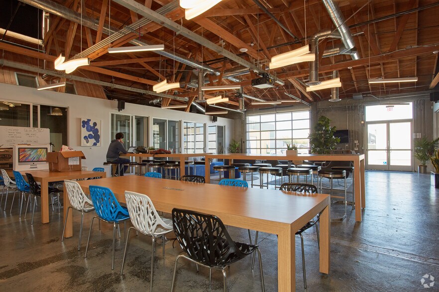 More Photos Of 5877 Obama Blvd, Los Angeles Loft Creative Space For Lease