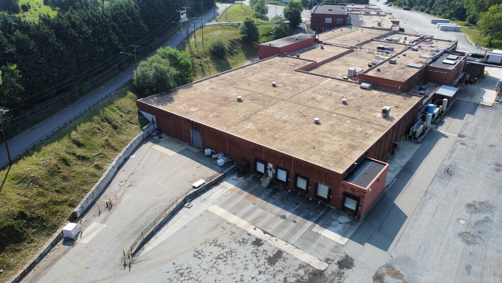 More Photos Of 1000 Robins Rd, Lynchburg Manufacturing For Lease