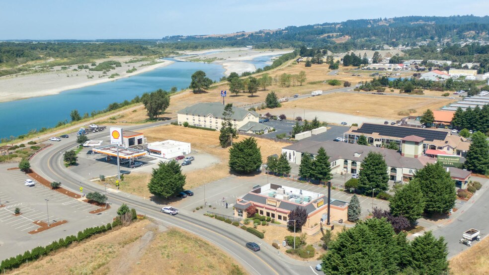 More Photos Of 1875 Riverwalk Dr, Fortuna Restaurant For Sale