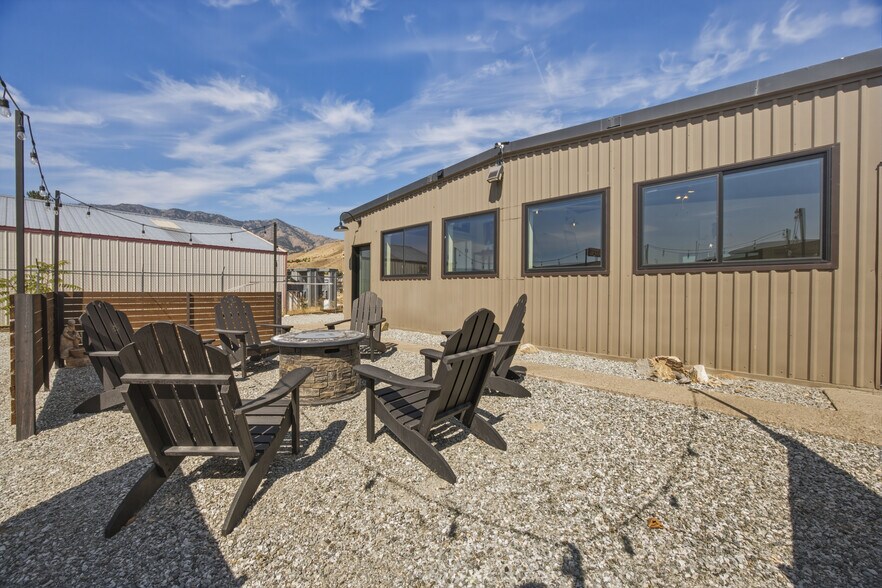 More Photos Of 102 E Lakeshore Dr, Pateros Auto Repair For Sale