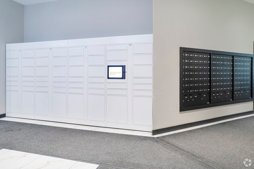 More Photos Of 909 5 Av SW, Calgary Apartments For Lease