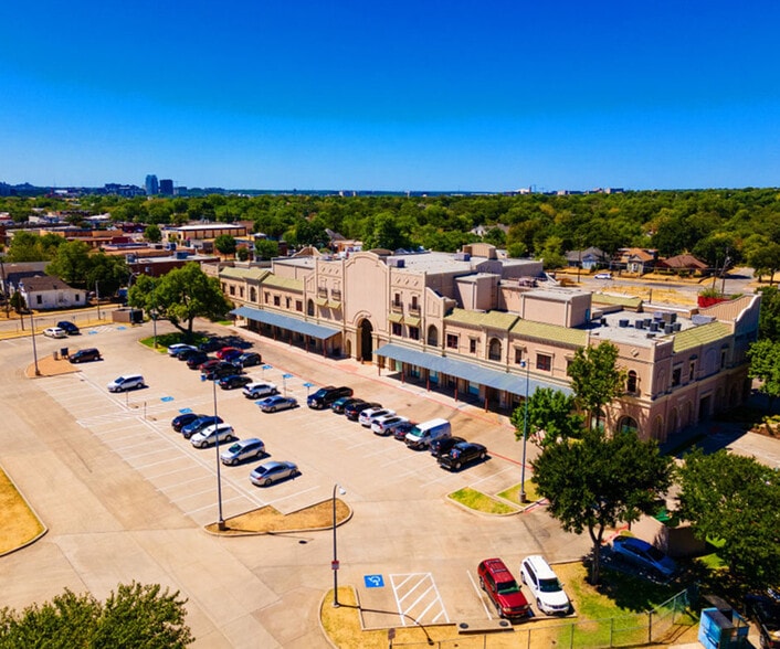 More Photos Of 1500 N Main St, Fort Worth Office For Sale