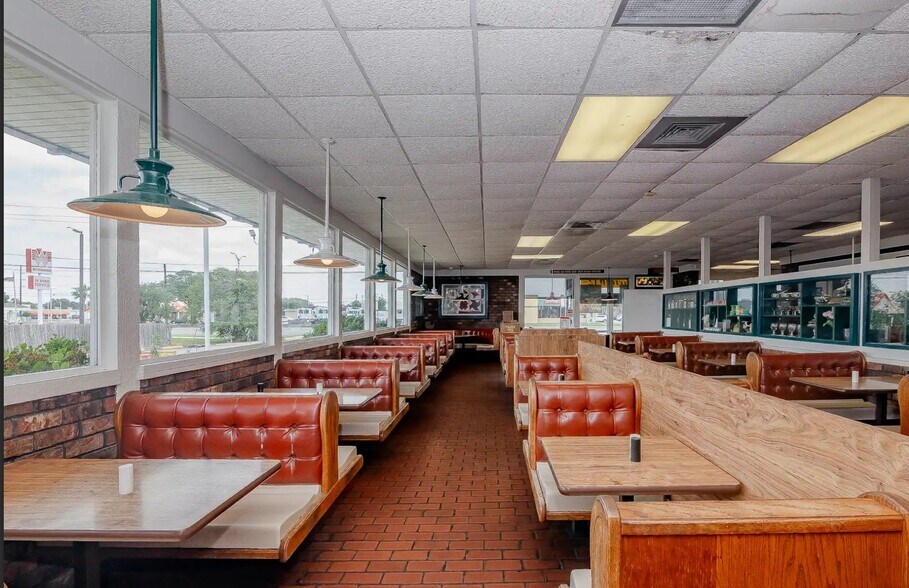 More Photos Of 4201 N Navarro St, Victoria Fast Food For Sale