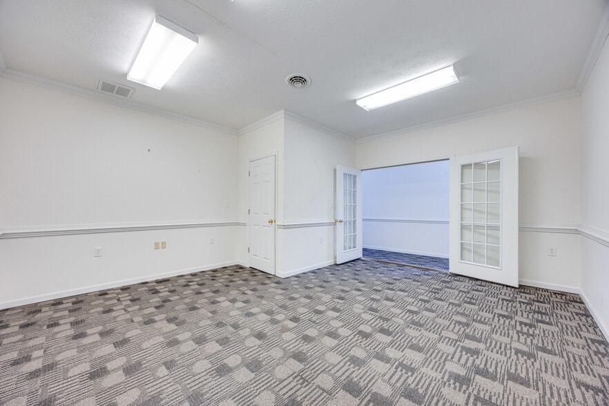 More Photos Of 30 E Main St, Luray Office For Sale