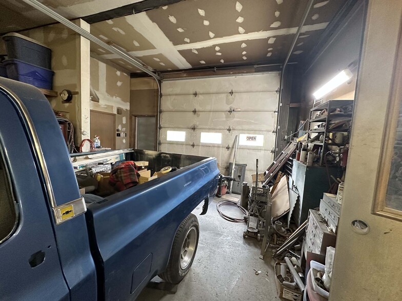 More Photos Of 1642-1646 PA-307, Lake Winola Auto Repair For Sale