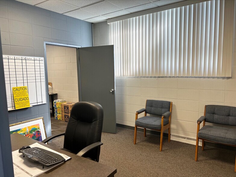 More Photos Of 2082 Estes Ave, Elk Grove Village Warehouse For Sale