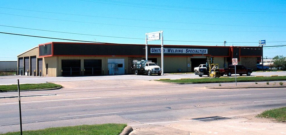 More Photos Of 4344 Irving Blvd, Dallas Light Manufacturing For Sale