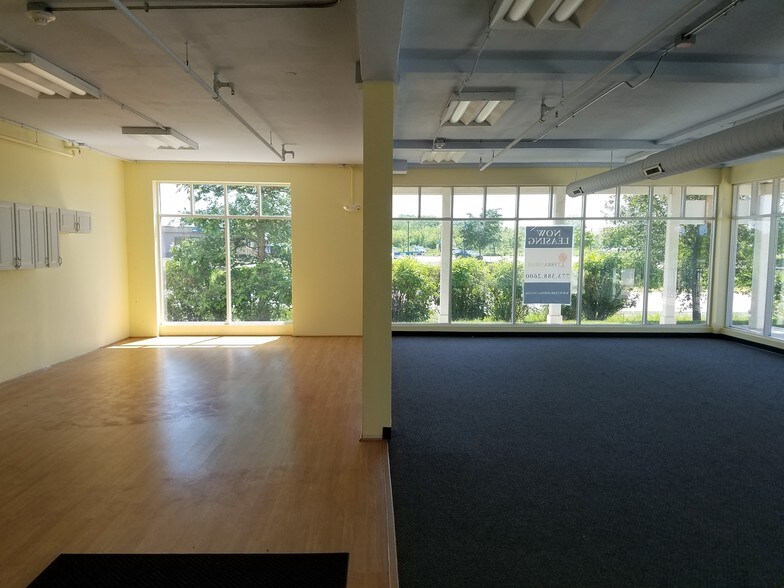 More Photos Of 960-970 Harris Rd, Grayslake Coworking Space