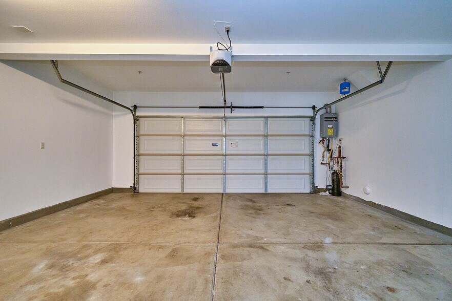 More Photos Of 801 S Anaheim Blvd, Anaheim General Retail For Sale