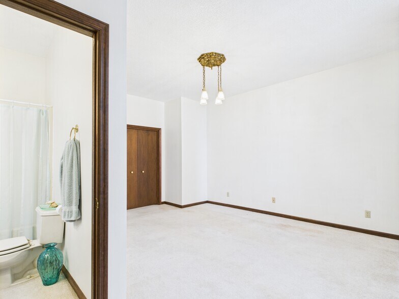 More Photos Of 619 Blondeau St, Keokuk Office For Sale