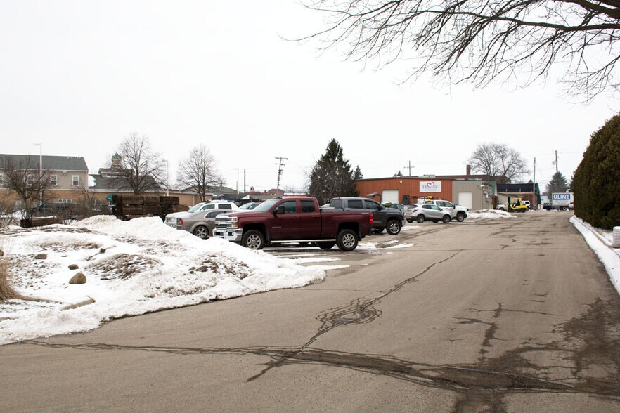 More Photos Of 16003 E High St, Middlefield Freestanding For Sale