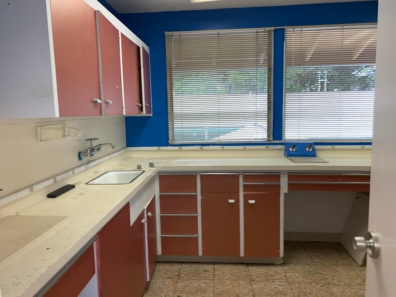 More Photos Of 2121 Redwood St, Vallejo Medical For Lease