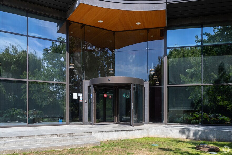 More Photos Of 401 Garbally Rd, Victoria Office For Lease