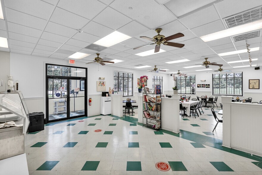 More Photos Of 114 Horizon Park Dr, Savannah Restaurant For Sale