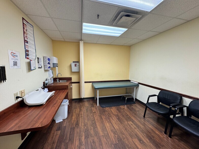 More Photos Of 1215 Dunn Ave, Jacksonville Medical For Lease