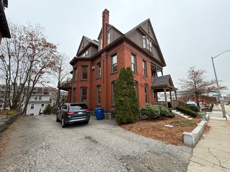 More Photos Of 25 Harvard St, Worcester Office For Lease