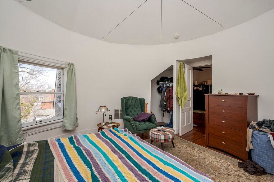 More Photos Of 199 E Loudon Ave, Lexington Office Residential For Sale