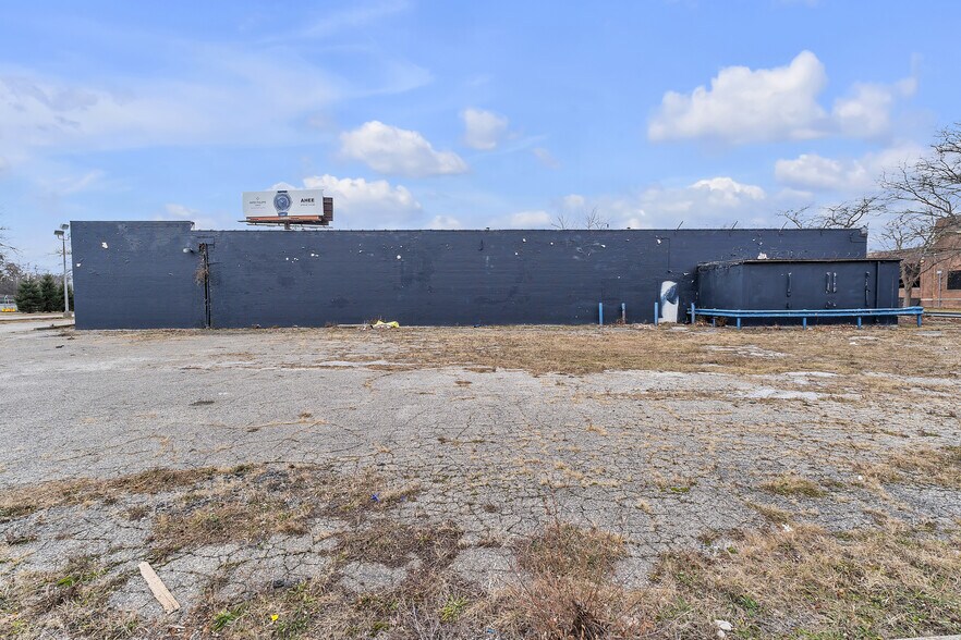 More Photos Of 12021 Harper Ave, Detroit Supermarket For Sale