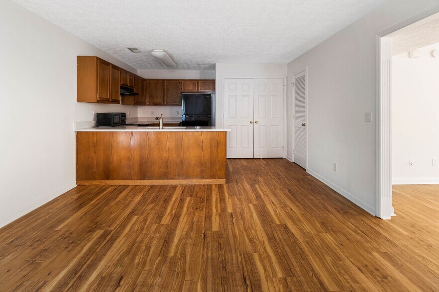 More Photos Of 3353-3375 Cove Lake Dr, Lexington Apartments For Sale