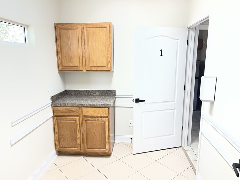 More Photos Of 8141 Ramona Blvd, Jacksonville Medical For Lease