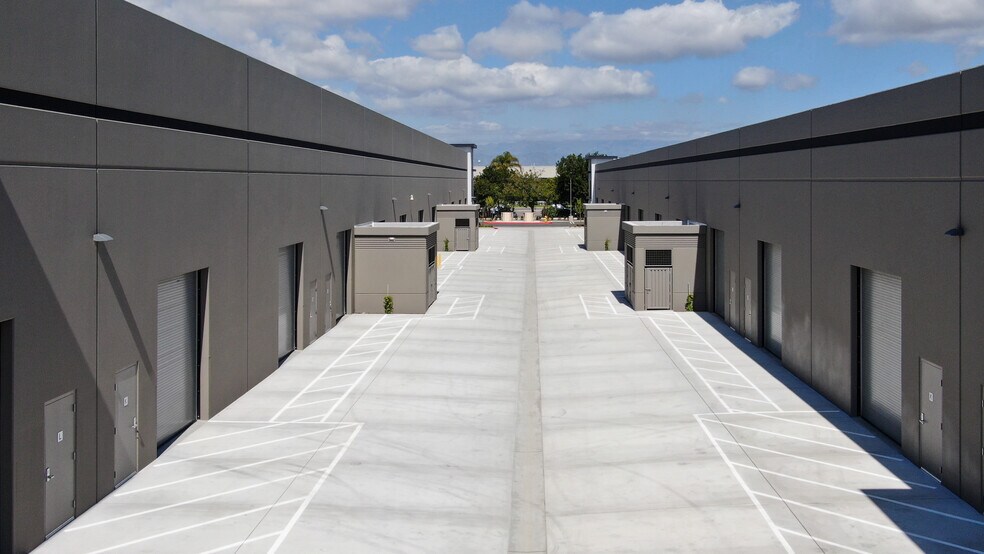 More Photos Of 1400 Graves Ave, Oxnard Distribution For Lease