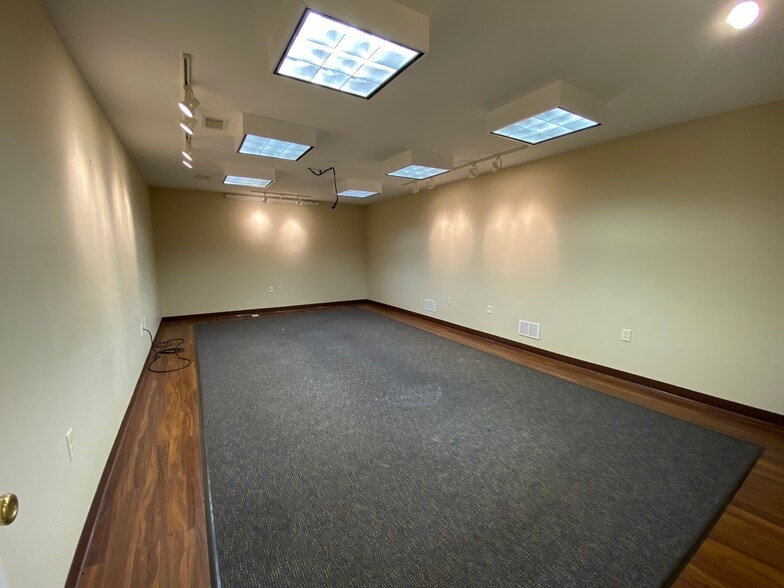 More Photos Of 1501 Allens Ln, Evansville Warehouse For Sale