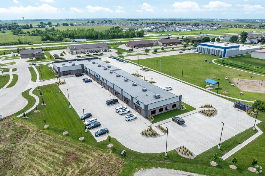 More Photos Of 88 Paine Cir SE, Bondurant Office For Lease