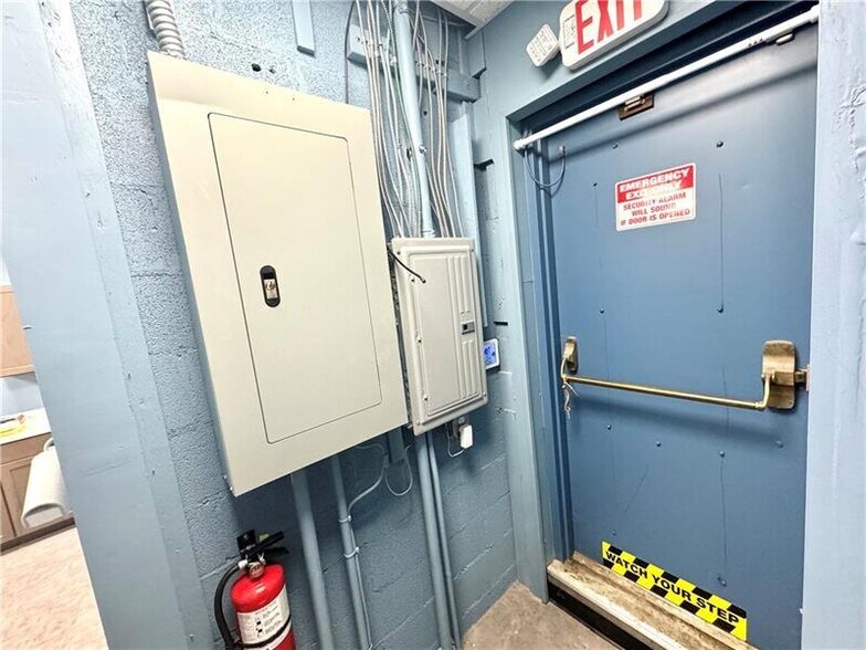 More Photos Of 107 E North St, New Castle Storefront For Sale