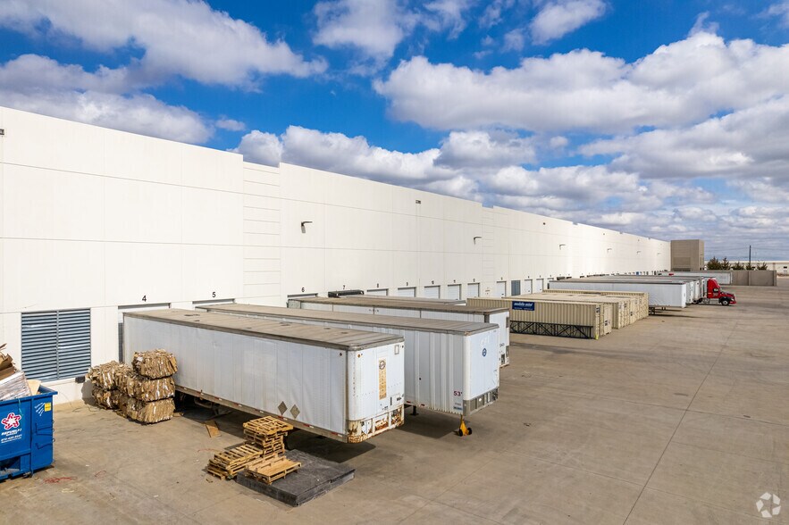 More Photos Of 501 Gerault Rd, Flower Mound Warehouse For Lease