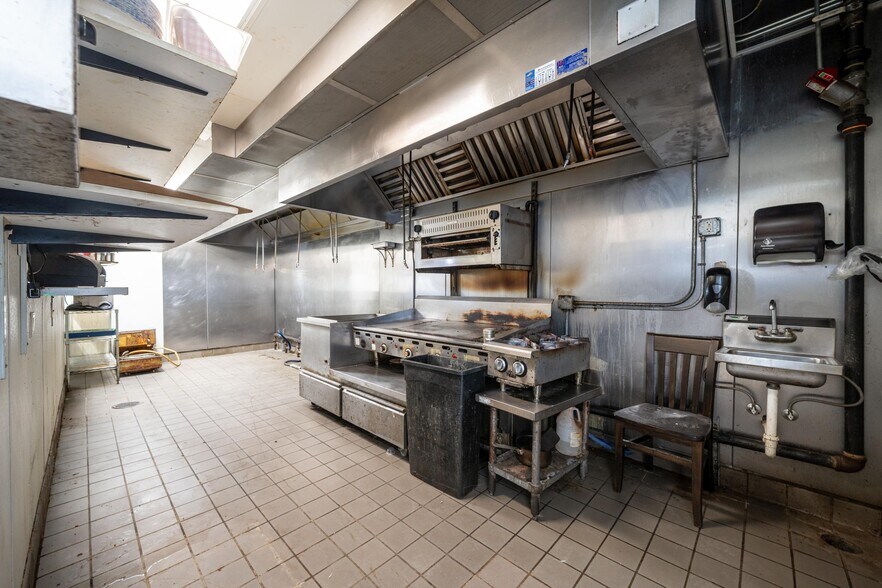 More Photos Of 2221 W Walnut St, Rogers Restaurant For Sale