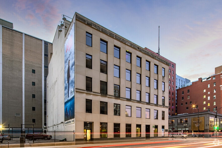 More Photos Of 515 N Dearborn St, Chicago Office For Sale