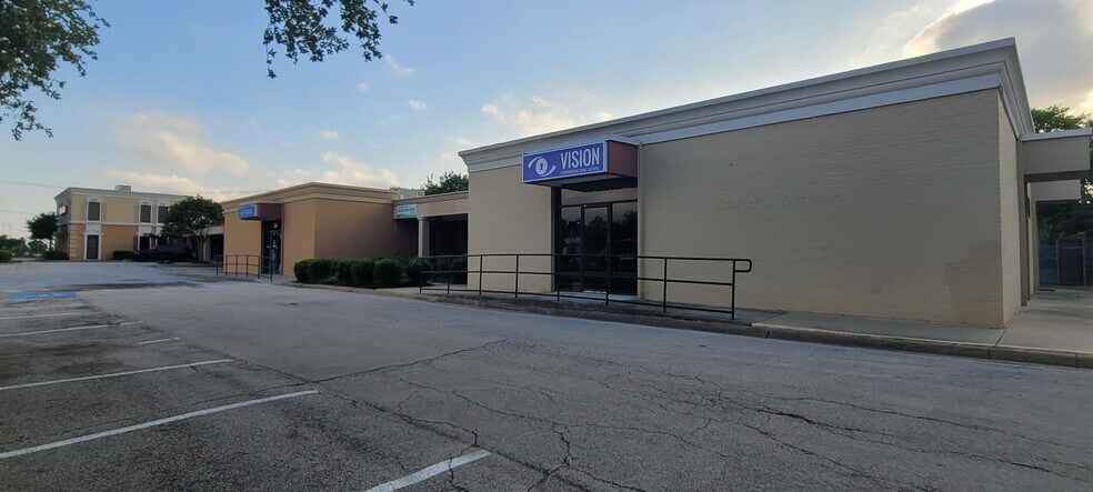 More Photos Of 1340 S main St, Grapevine Office For Sale