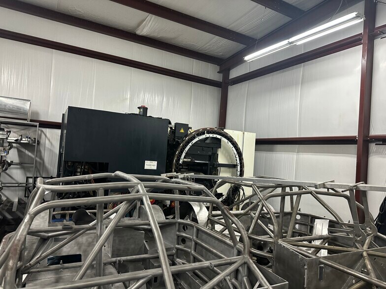 More Photos Of 1046 Gateway Dr, Mooresville Auto Repair For Lease