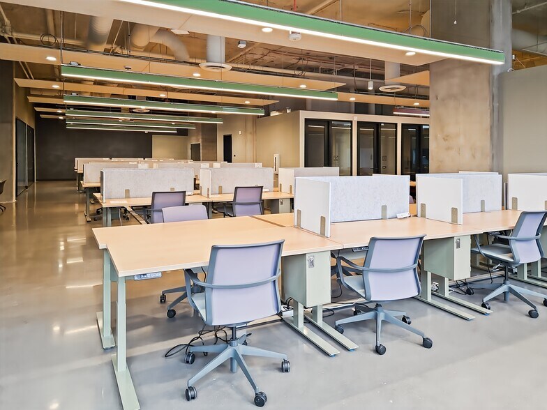 More Photos Of 200 W Monroe St, Phoenix Coworking Space