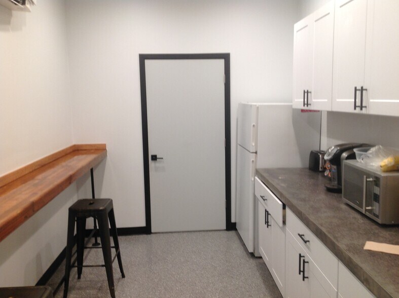 More Photos Of 4120 E Madison St, Phoenix Warehouse For Lease