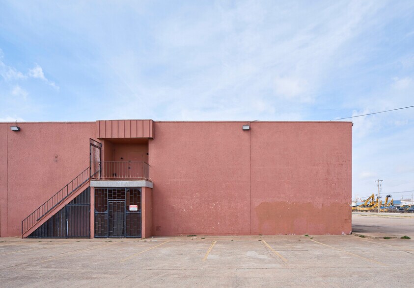 More Photos Of 1508 SE 25th St, Oklahoma City Bar For Sale